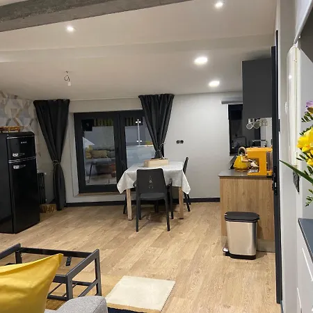 Siente Muralla Apartment Lugo